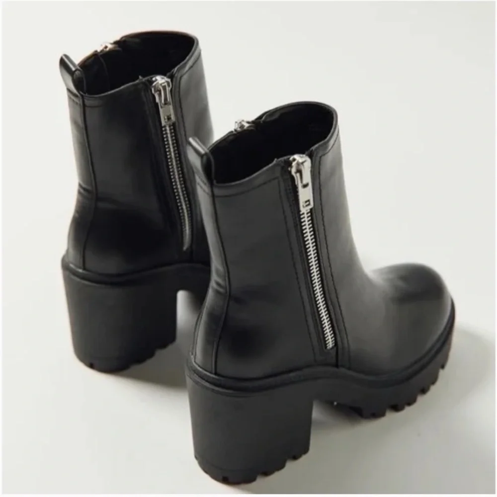 Urban Outfitters Black Heeled Zipper Boots size 8M - Picture 5 of 7